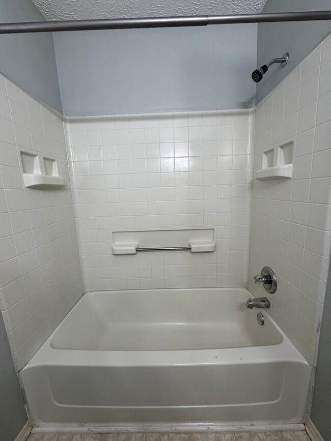 Building Photo - Large 3/2.5 House on Martha Berry Hwy- $1,295