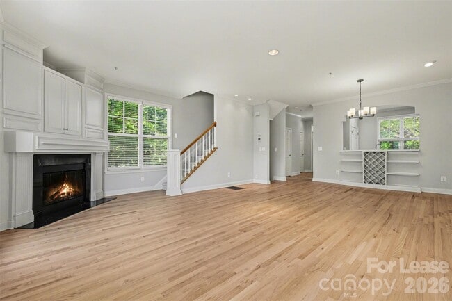 Building Photo - 841 W 4th St