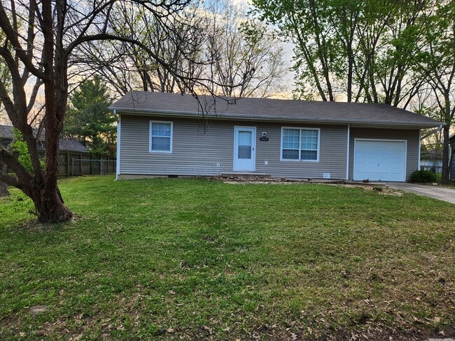 Building Photo - 1825 W Boris Dr