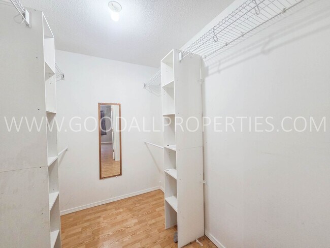 Building Photo - Summer Leasing Special: $995/month 2 Bed, 2 Bath Condo with Pool Access in Clive