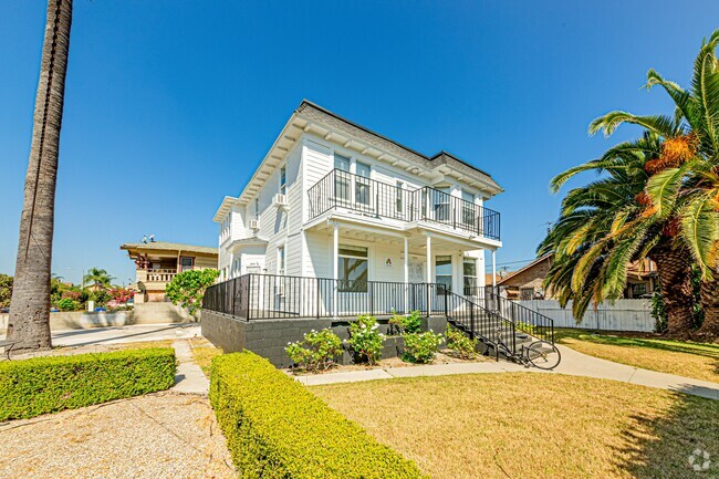 Building Photo - 2943 Walton Ave