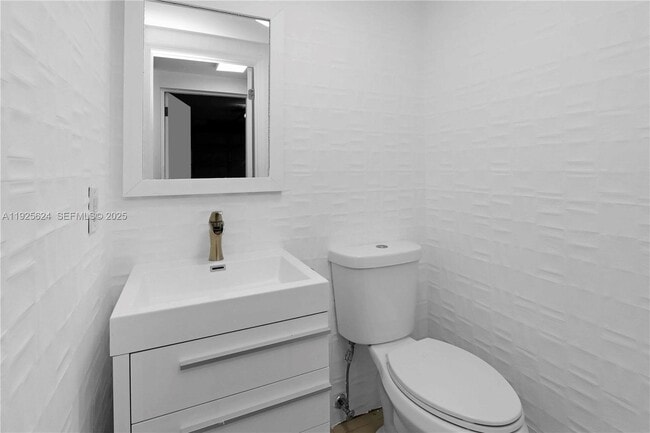 Building Photo - 832 Wallace St