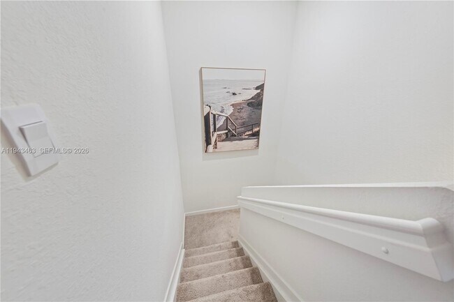 Building Photo - 818 SE 17th St