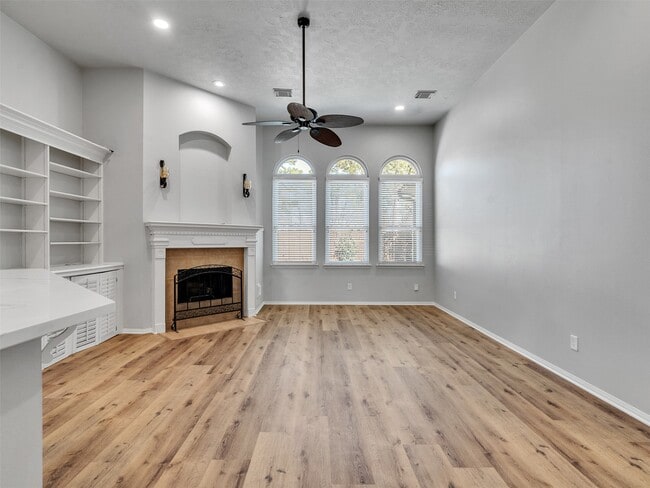 Building Photo - 30018 Bashaw Dr