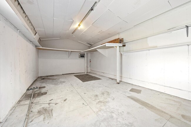 Building Photo - 489 SE Evergreen Terrace