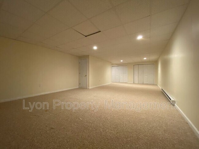 Building Photo - 404 Maple Brook Rd