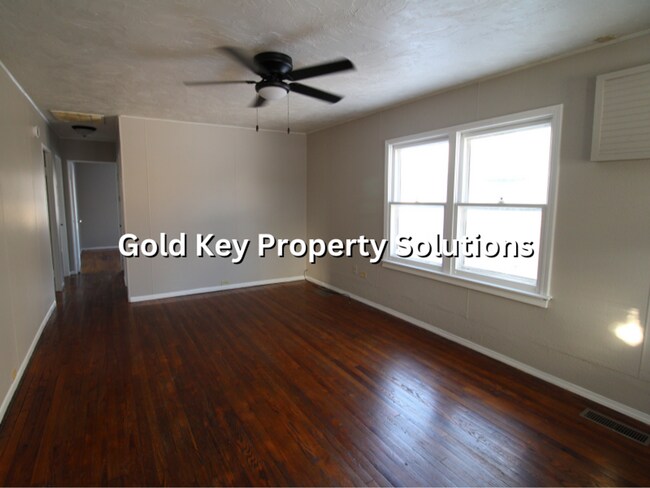 Building Photo - 3 BR 1 BA House with Garage and Enclosed Porch (NO SECTION 8)