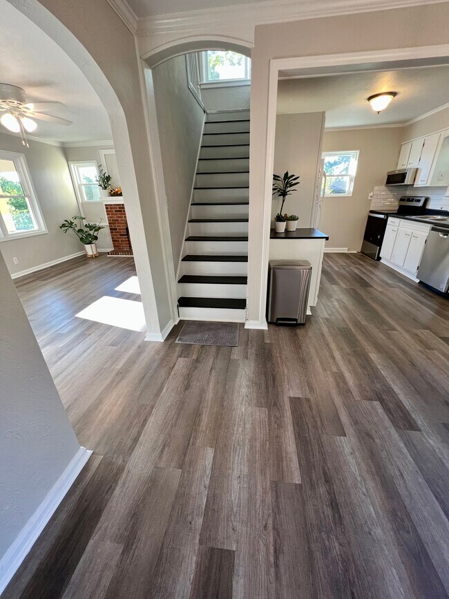 Building Photo - 343 Villa Dr