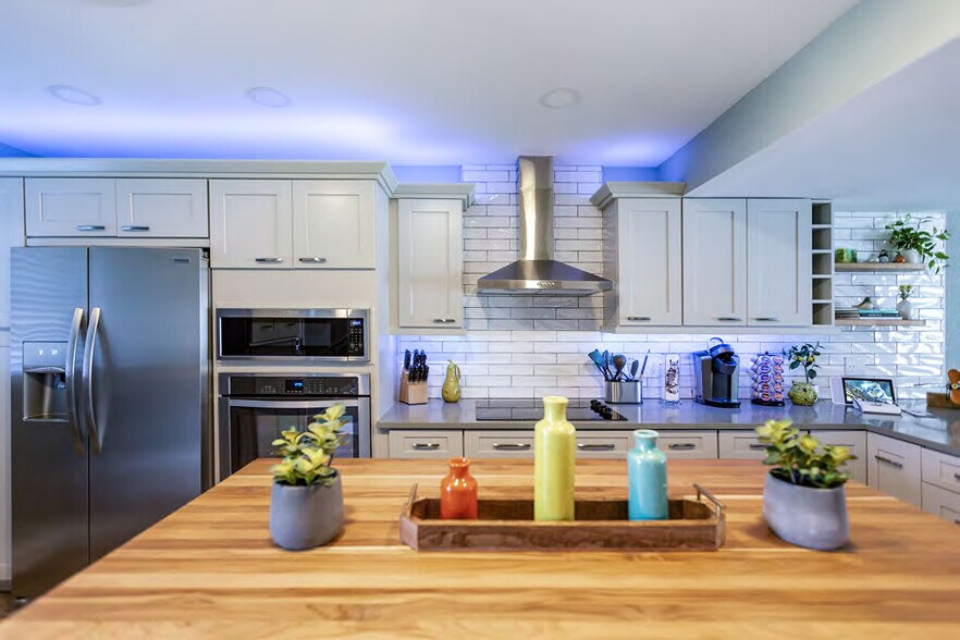 Building Photo - 3000 Golden Rd