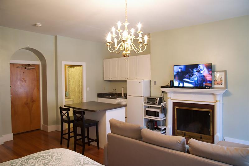 Building Photo - 460 Beacon St