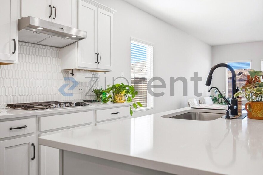 Building Photo - 7063 Sycamore Pass