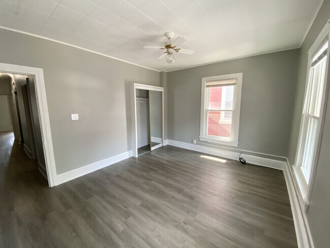 Building Photo - 3 Bedroom Duplex