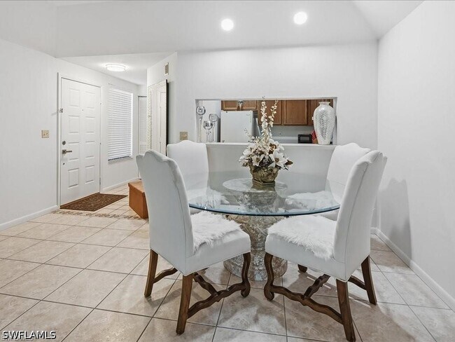 Building Photo - 1833 Courtyard Way