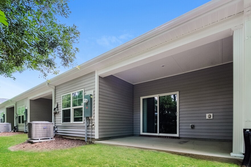 Building Photo - 7231 Bellacroft Dr
