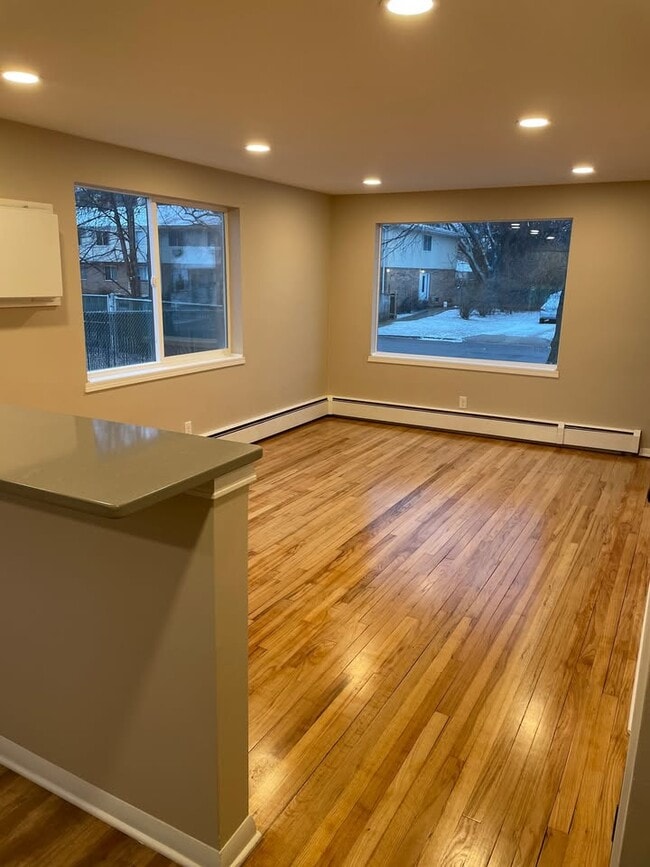 Building Photo - 415 Algoma St