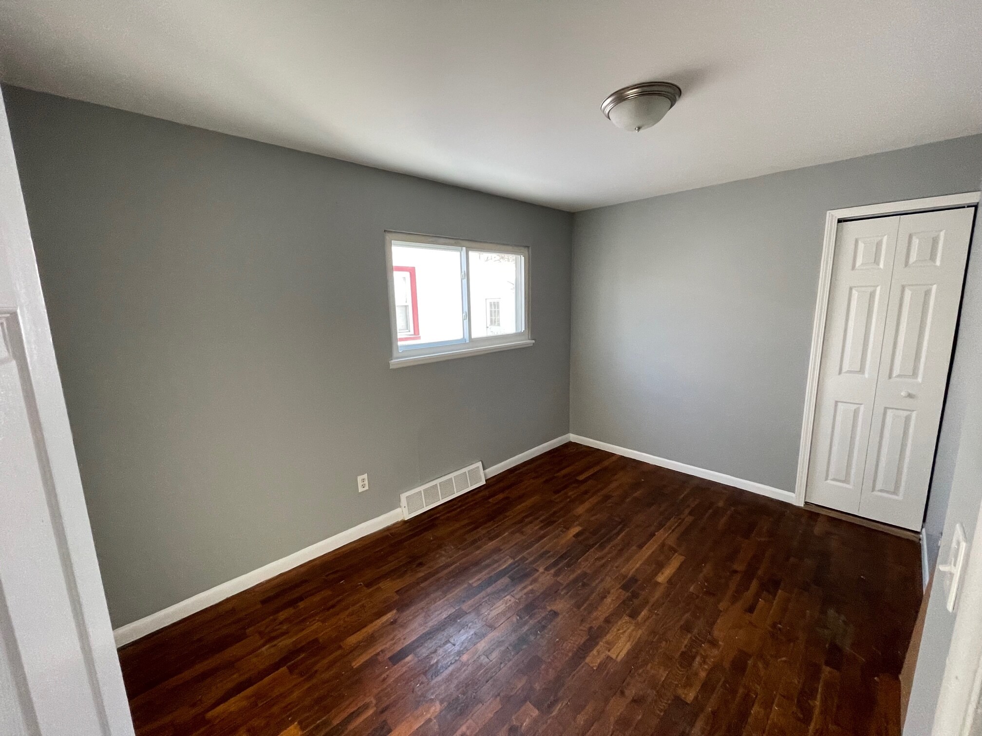 Building Photo - 1325 Waldman Ave