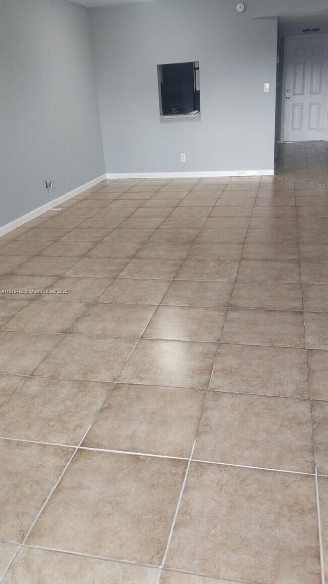 Building Photo - 7910 N Colony Cir