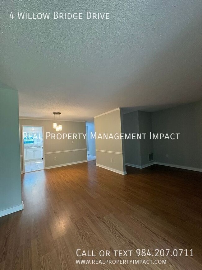 Building Photo - 4 Willow Bridge Dr