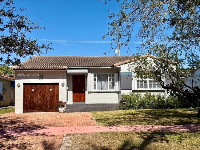 Building Photo - 1185 Biarritz Dr