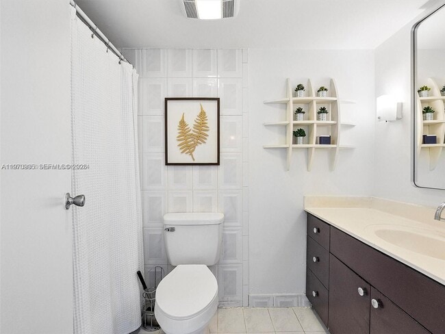 Building Photo - 555 NE 15th St