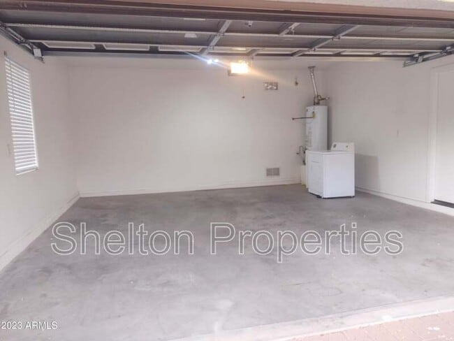Building Photo - 2047 S Starling Dr