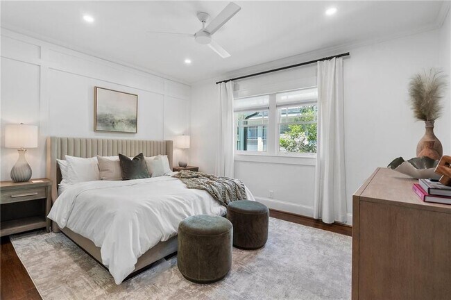 Building Photo - 663 Yorkshire Rd NE