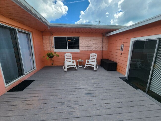 Building Photo - Charming Beachside Bungalow only 150 steps...