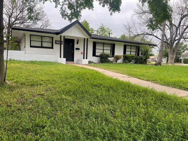 Building Photo - 9602 Val Verde St