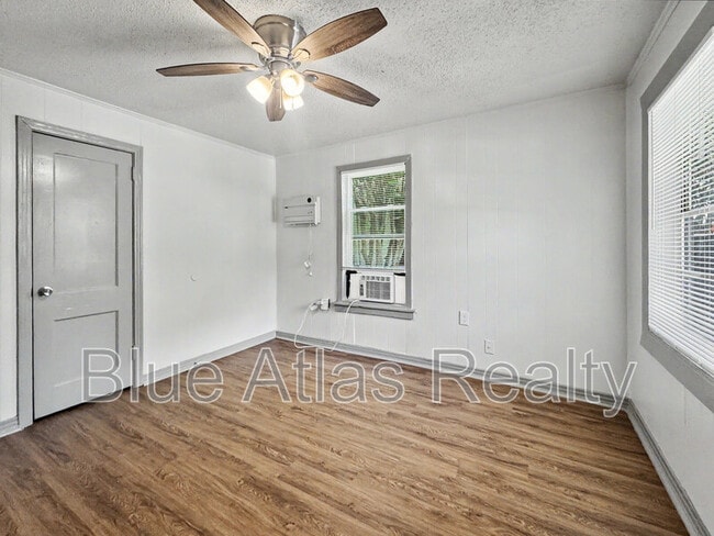 Building Photo - 1714 NW Dallas St