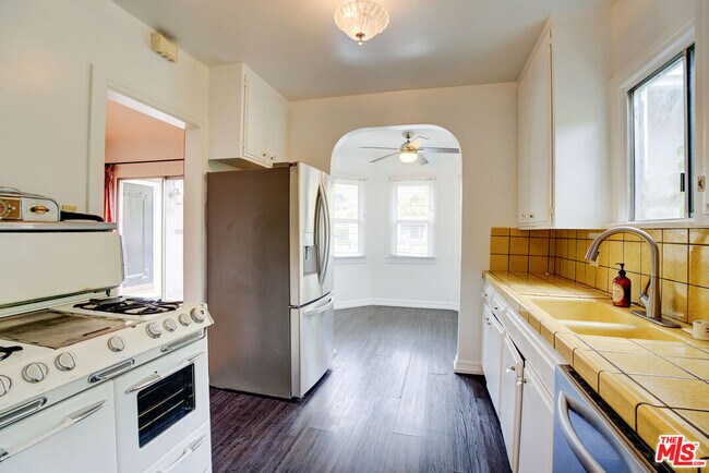 Building Photo - 10372 Tennessee Ave