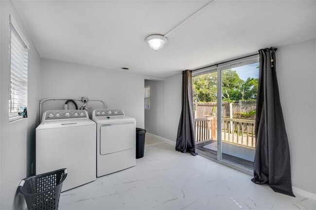 Building Photo - 1601 Palm Way