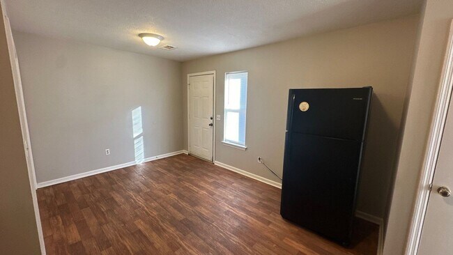 Building Photo - 1414 23rd Ave N