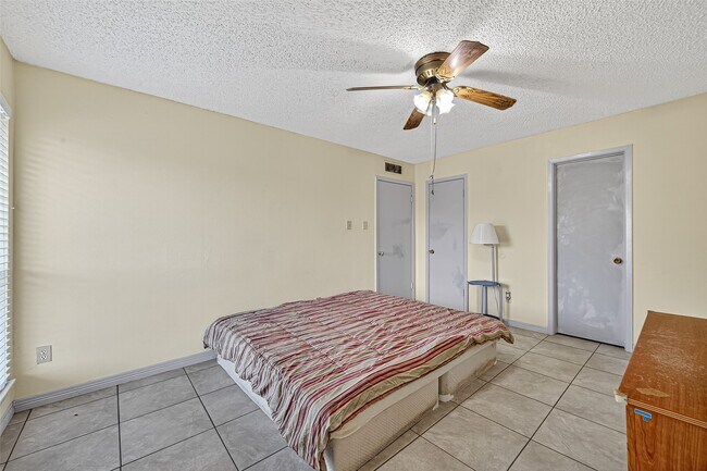 Building Photo - 8360 Jorine Dr