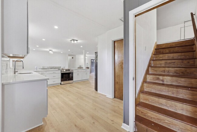 Building Photo - Stunning 4-Bedroom Waterfront Retreat with Modern Upgrades & Lake Living.