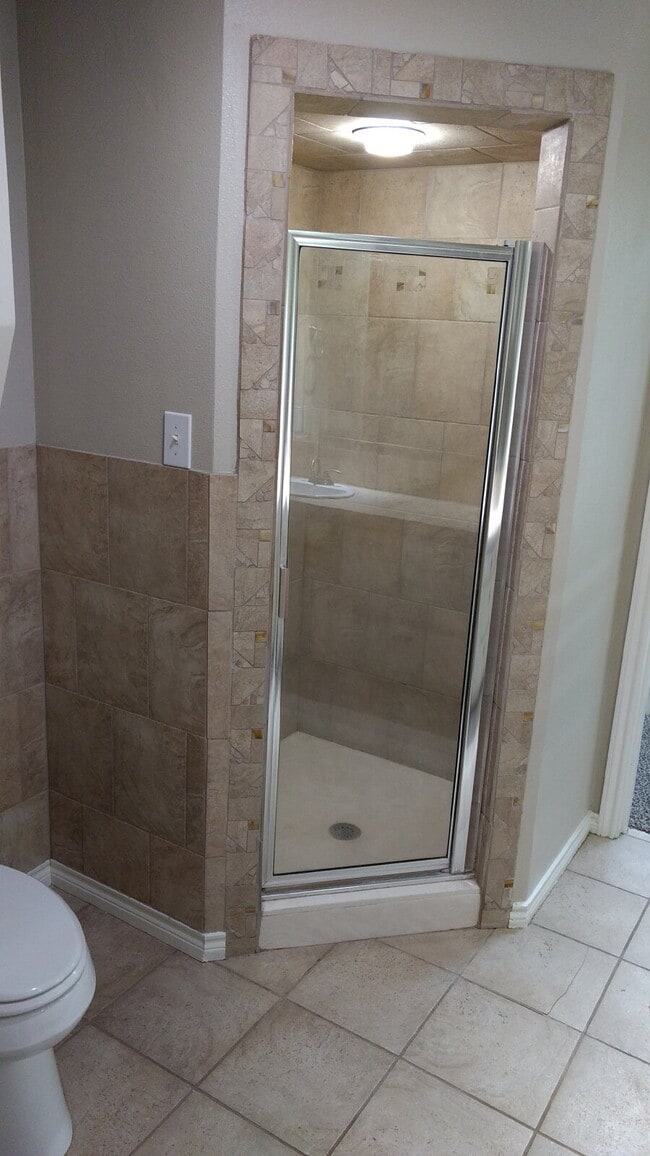 Building Photo - 3/2/2 open space concept in Tech Terrace.Large backyard