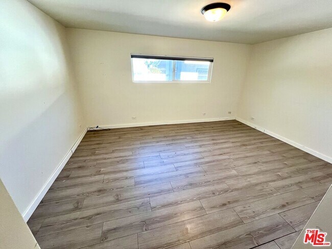 Building Photo - 721 Cedar St