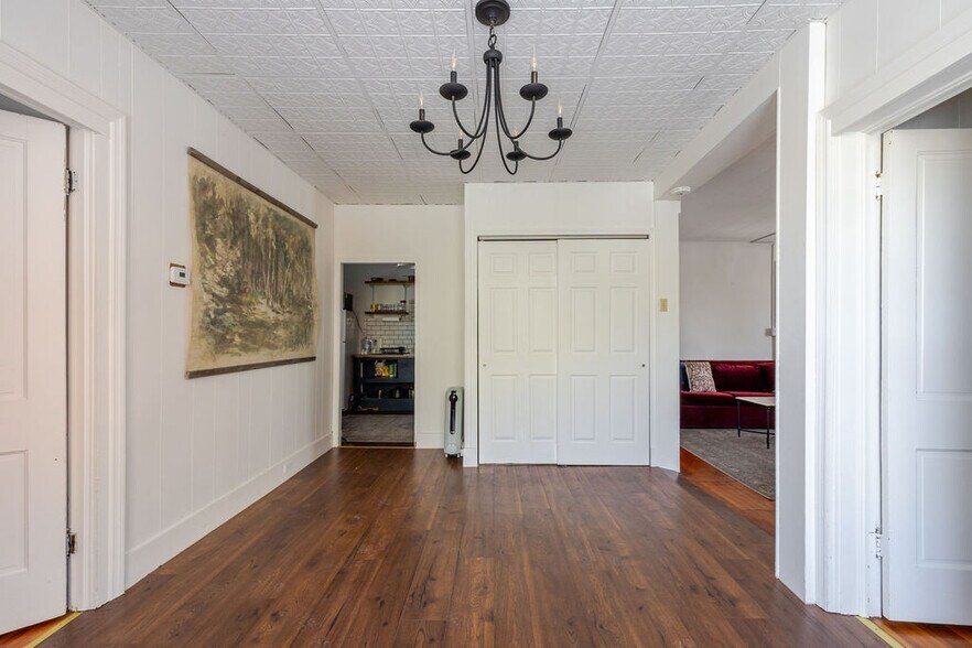 Building Photo - 552 Columbia St