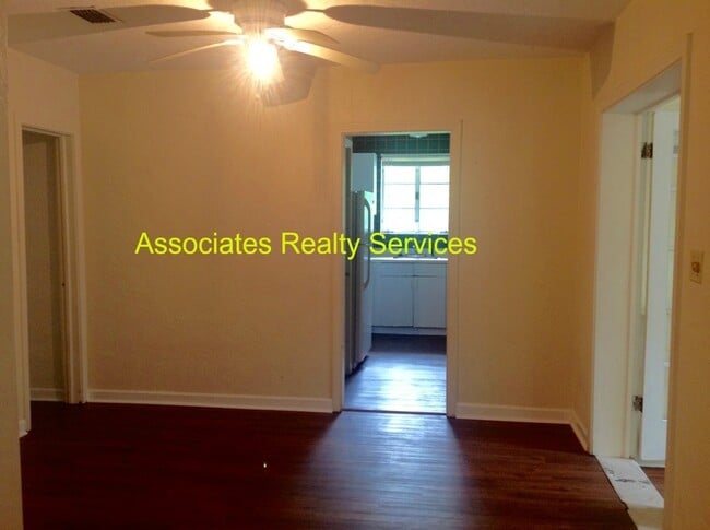 Building Photo - 7 Blocks to Campus! 3 Bed, 2 Bath with a Fenced Backyard and Large Sunroom