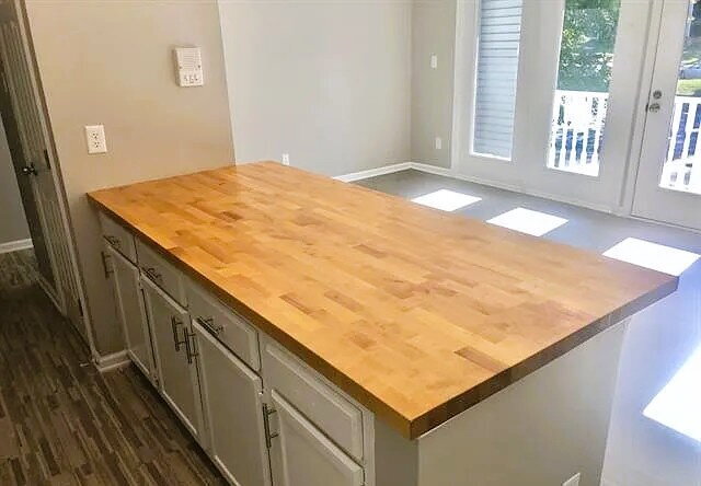 Building Photo - 1320 Park Glen Dr