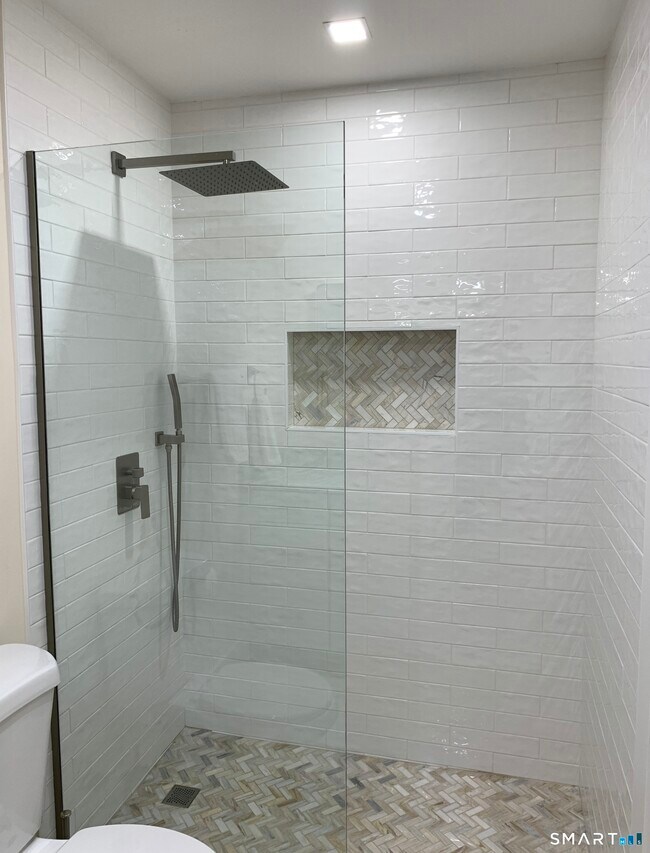 Building Photo - 400 Heritage Vlg