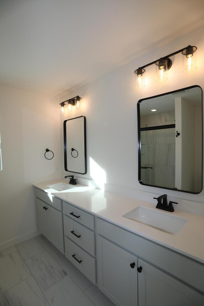 Building Photo - 4400 Kingston Heath Dr