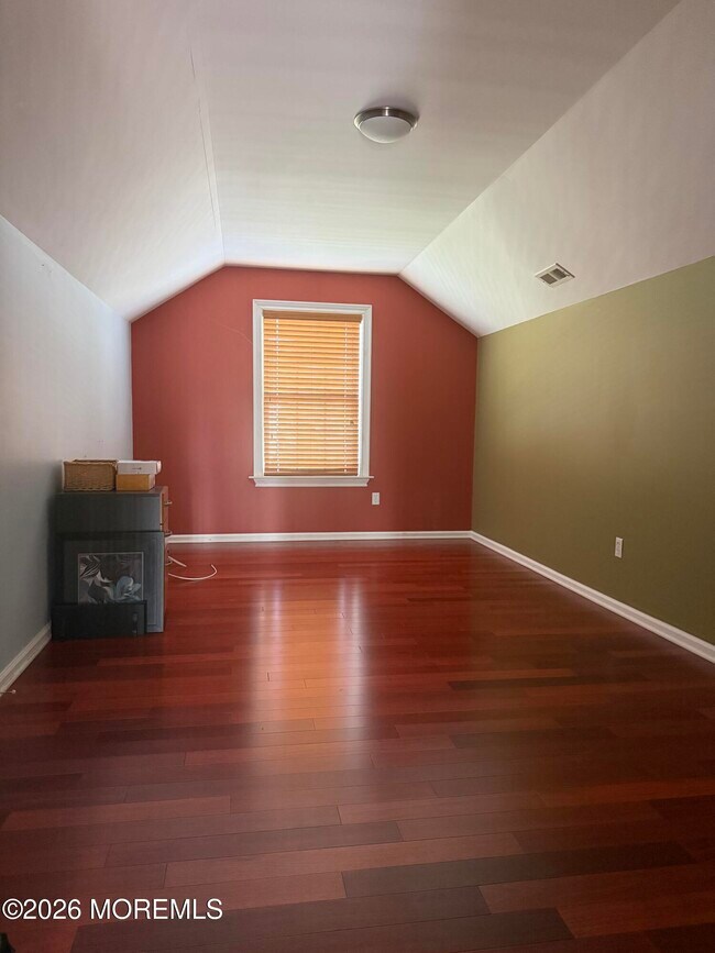 Building Photo - 8 Bennett Ct