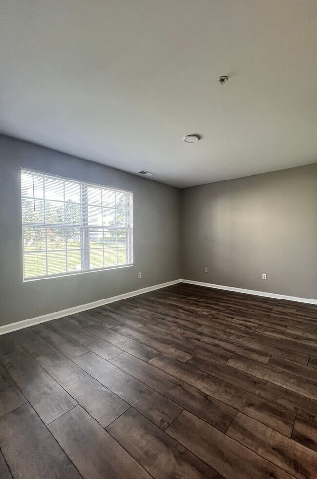 Building Photo - This 2-bedroom, 2-bathroom gem offers the ...