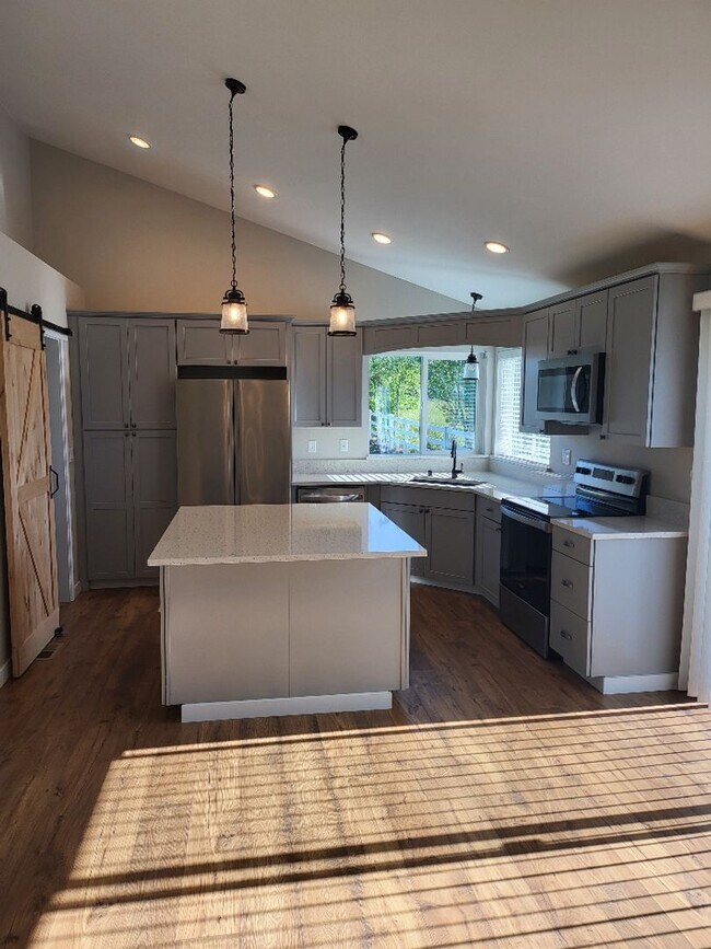 Building Photo - STATUS: AVAILABLE  | $2100.00 a month + $1...
