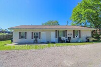 Building Photo - 108 E 6th N St