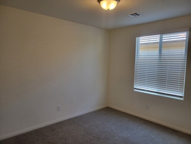 Building Photo - Beautiful 4-bedroom home!