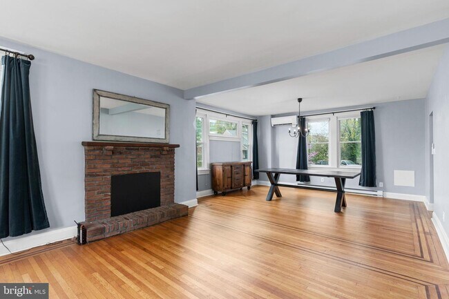 Building Photo - 201 Kenwood Ave