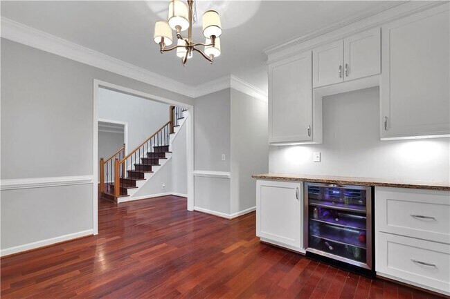 Building Photo - 4825 Chesterfield Ct