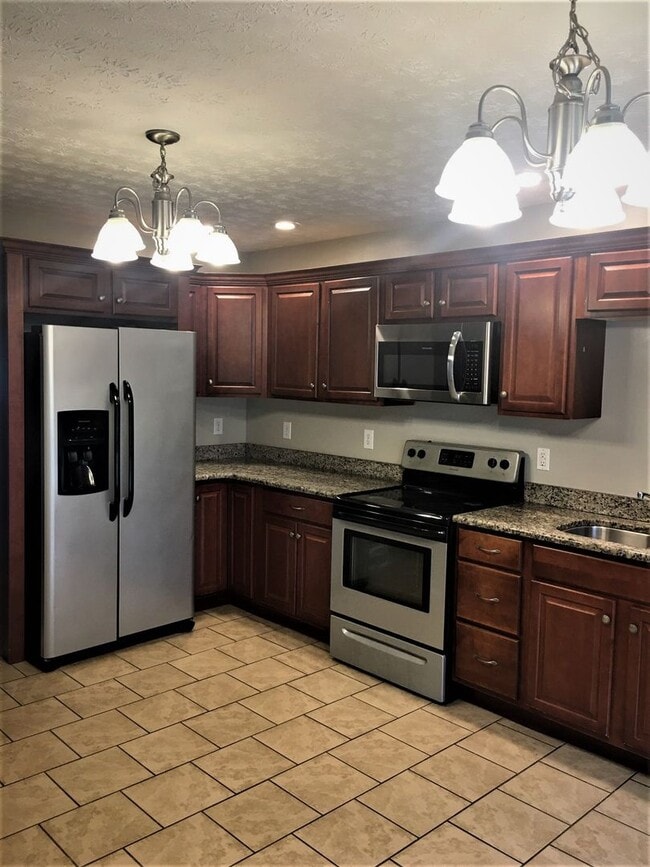 Building Photo - Immaculate Townhouse in Barboursville