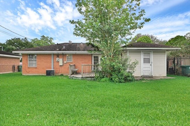 Building Photo - 9953 Mango St
